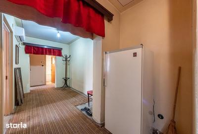 Apartament cu 3 camere decomandat în Tei