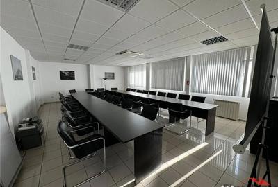 Spațiu comercial, de 440 mp, în Central - 3