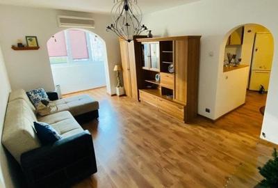 Apartament cu 2 camere decomandat, mobilat în Titan