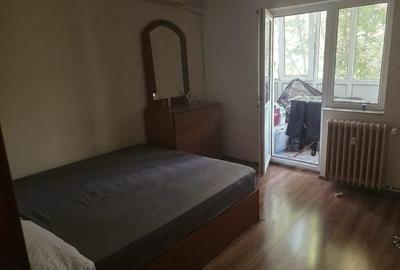 Apartament cu 4 camere decomandat în Rovine