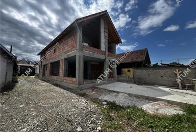 Casă cu 5 camere cu Teren 1400 Mp în Orlat