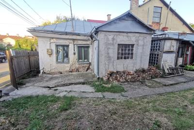 Casă cu 2 camere cu Teren 60 Mp în Central