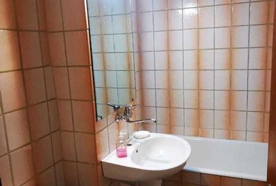 Apartament cu 2 camere decomandat în Eremia