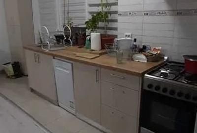 Apartament cu 3 camere semidecomandat, mobilat în Florești