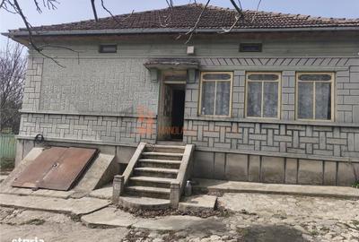Casă cu 4 camere decomandat în Strezeni - 15