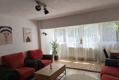 Apartament cu 3 camere semidecomandat în Careiului