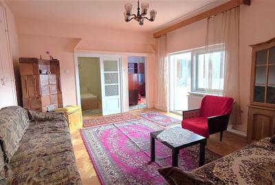 Apartament cu 3 camere semidecomandat în Central