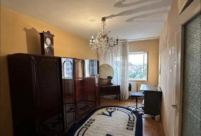 Apartament cu 3 camere decomandat în Vasile Aaron - 2