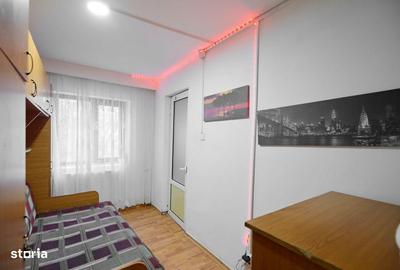 Apartament cu 3 camere semidecomandat, mobilat în Trivale