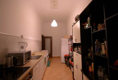 Garsonieră decomandată, mobilată în Central - 4