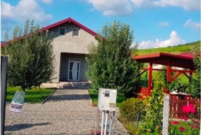 Casă individuală cu 4 camere cu Teren 663 Mp în Jelna