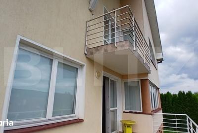 Casă cu 5 camere cu Teren 300 Mp în Livezeni