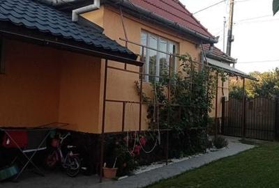 Casă cu 4 camere cu Teren 168 Mp în Ideciu de Jos