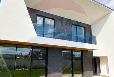 Casă individuală cu 5 camere cu Piscina în Central