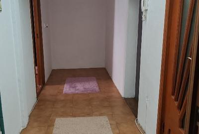 Apartament cu 3 camere decomandat în Obor