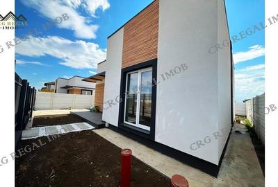 Casă cu 4 camere decomandat în Berceni