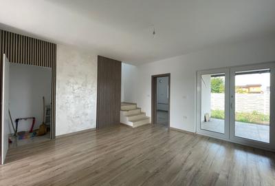 Duplex cu 4 camere cu Canalizare în Moșnița Nouă - 4