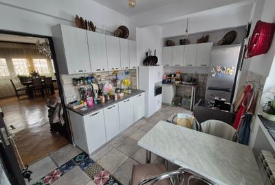 Apartament cu 4 camere semidecomandat în Universitate - 3