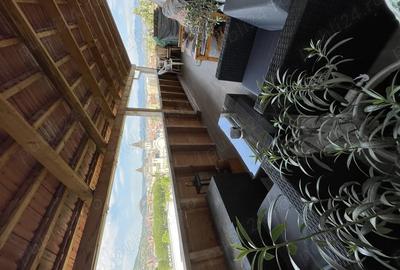 Apartament cu 4 camere decomandat în Zăvoi - 2