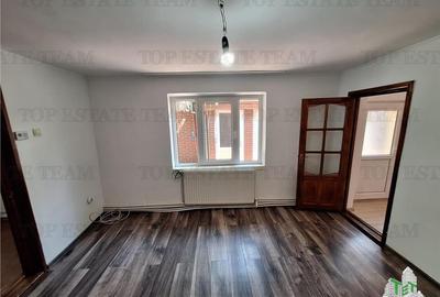 Casă individuală cu 5 camere cu Canalizare în Dorobanți - 1