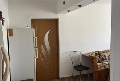 Apartament cu 3 camere semidecomandat în Central - 1