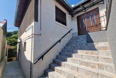 Casă cu 4 camere cu Teren 680 Mp în Triaj - 18