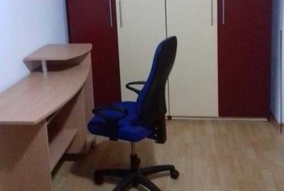 Apartament cu 3 camere decomandat în Nicolina