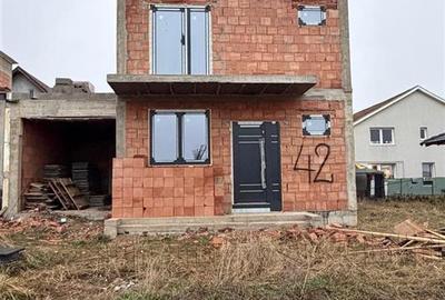 Casă cu 3 camere cu Teren 250 Mp în Tokai - 1