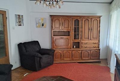 Apartament cu 3 camere decomandat în Obor