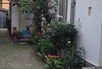 Casă cu 5 camere cu Teren 250 Mp în Central