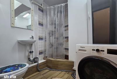 Apartament cu 3 camere semidecomandat în Universitate