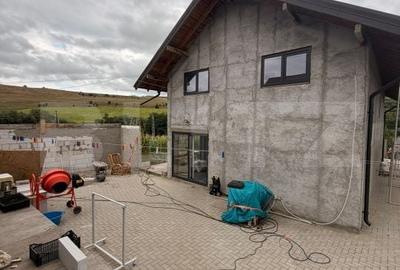 Casă cu 5 camere cu Teren 1820 Mp în Bunești