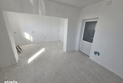 Casă cu 7 camere cu Teren 1775 Mp în Zădăreni - 3