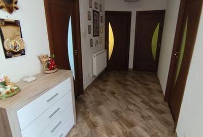Casă cu 4 camere cu Teren 120 Mp în Cristești