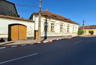 Casă individuală cu 3 camere cu Canalizare în Orăștie
