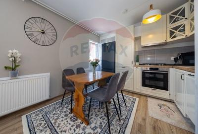Apartament cu 3 camere semidecomandat, mobilat în Tractorul - 4