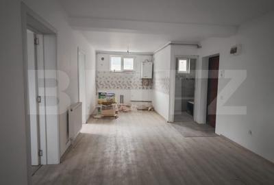 Apartament cu 3 camere semidecomandat în Central