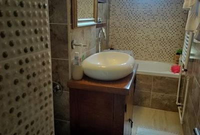 Apartament cu 3 camere semidecomandat în Craiovița Nouă - 2