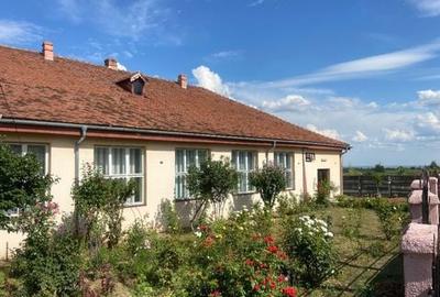 Casă cu 5 camere cu Teren 2200 Mp în Cotești - 1