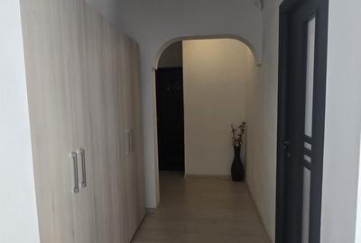 Apartament cu 3 camere semidecomandat în Exterior Vest