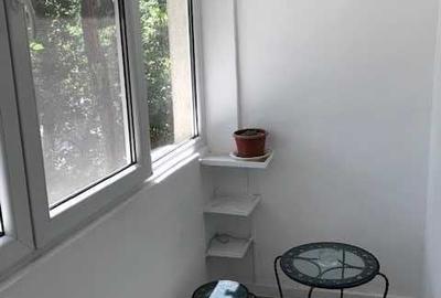 Apartament cu 3 camere decomandat în Titan