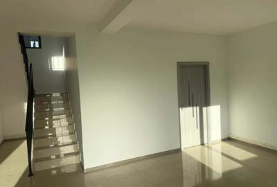 Casă cu 3 camere în Lumina