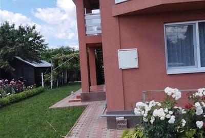 Casă individuală cu 9 camere cu Canalizare în 9 Mai - 16