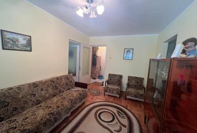 Apartament cu 3 camere semidecomandat în Micro 38
