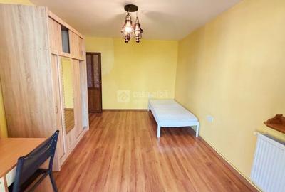 Apartament cu 3 camere decomandat, mobilat în Podu Roș