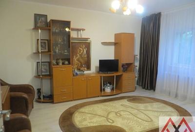 Apartament cu 3 camere decomandat, mobilat în Vitan