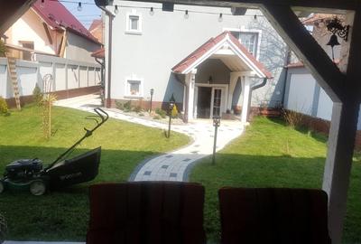 Casă cu 4 camere cu Canalizare în Lupeni - 1