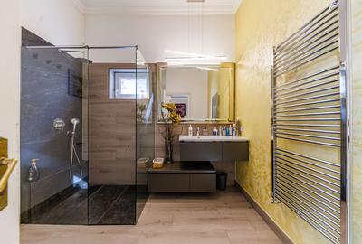 Casă individuală cu 7 camere cu Canalizare în Central - 33