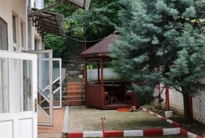 Casă individuală cu 7 camere cu Canalizare în Central - 2