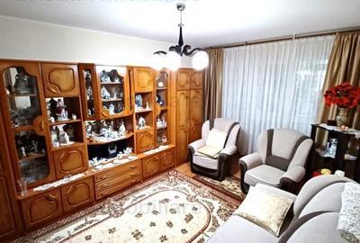 Apartament cu 3 camere decomandat în Plantelor